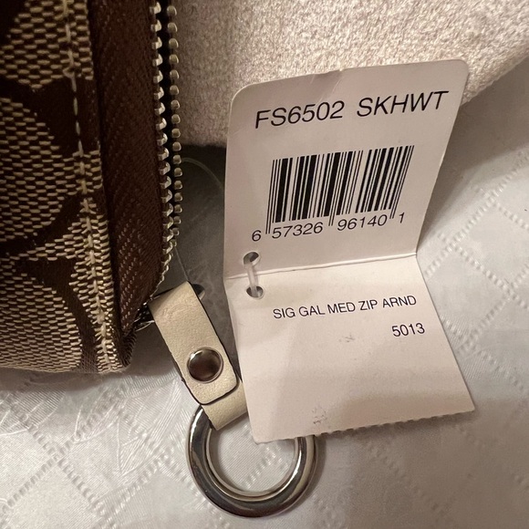 Coach Medium Zip around Wallet with Turn Lock front Vintage RARE Y2K NWT - Picture 2 of 12